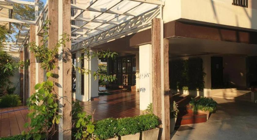 Thousand-Ten Thousand Hotel Bangkok Exterior photo